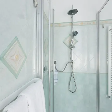 Guest house & Art In